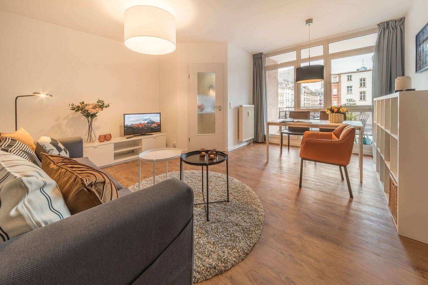 Modern möblierte 2-Zi.-Wohnung mit Balkon in zentraler Lage, 60329 Frankfurt am Main (Bahnhofsviertel Gallus Gutleutviertel Innenstadt)