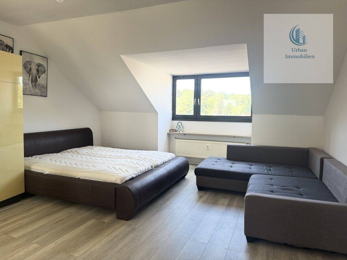 Sonnige Wohnung im Dachgeschoss, 90449 Nürnberg (Gebersdorf Neuröthenbach Röthenbach bei Schweinau)