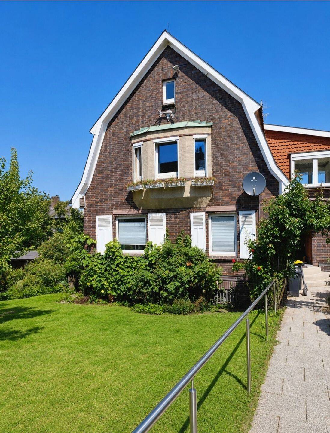 Stilvolles Wohnhaus mit schönem Grundstück, Garage und Wintergarten, 38723 Seesen