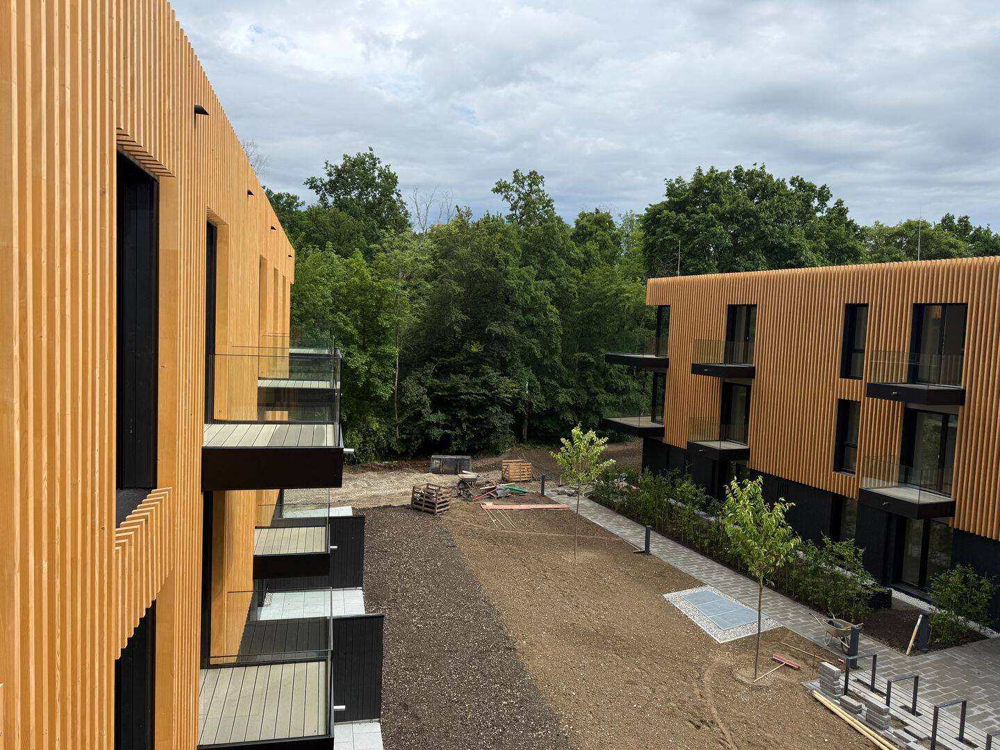 Ganz oben und lichtdurchflutet: Jedes Zimmer mit Balkon, 2 Duschbäder und Speisekammer, 82205 Gilching