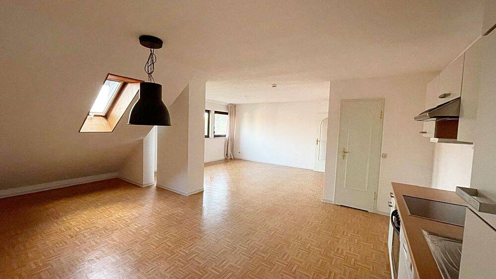 *PFIFFIGE DACHWOHNUNG IN BRUCHKÖBEL SUCHT NEUE MIETER*, 63486 Bruchköbel