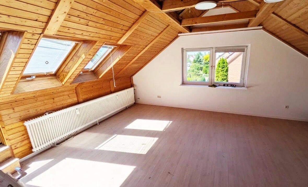Moderne 3-Zimmer-Dachgeschosswohnung mit Balkon, 37124 Rosdorf