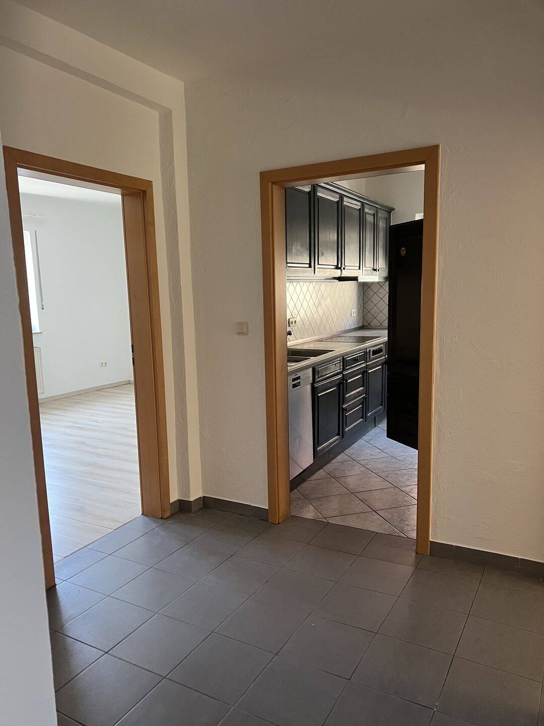 Helle und große 3,5 Zimmer-Wohnung im Zentrum von Weisendorf, 91085 Weisendorf