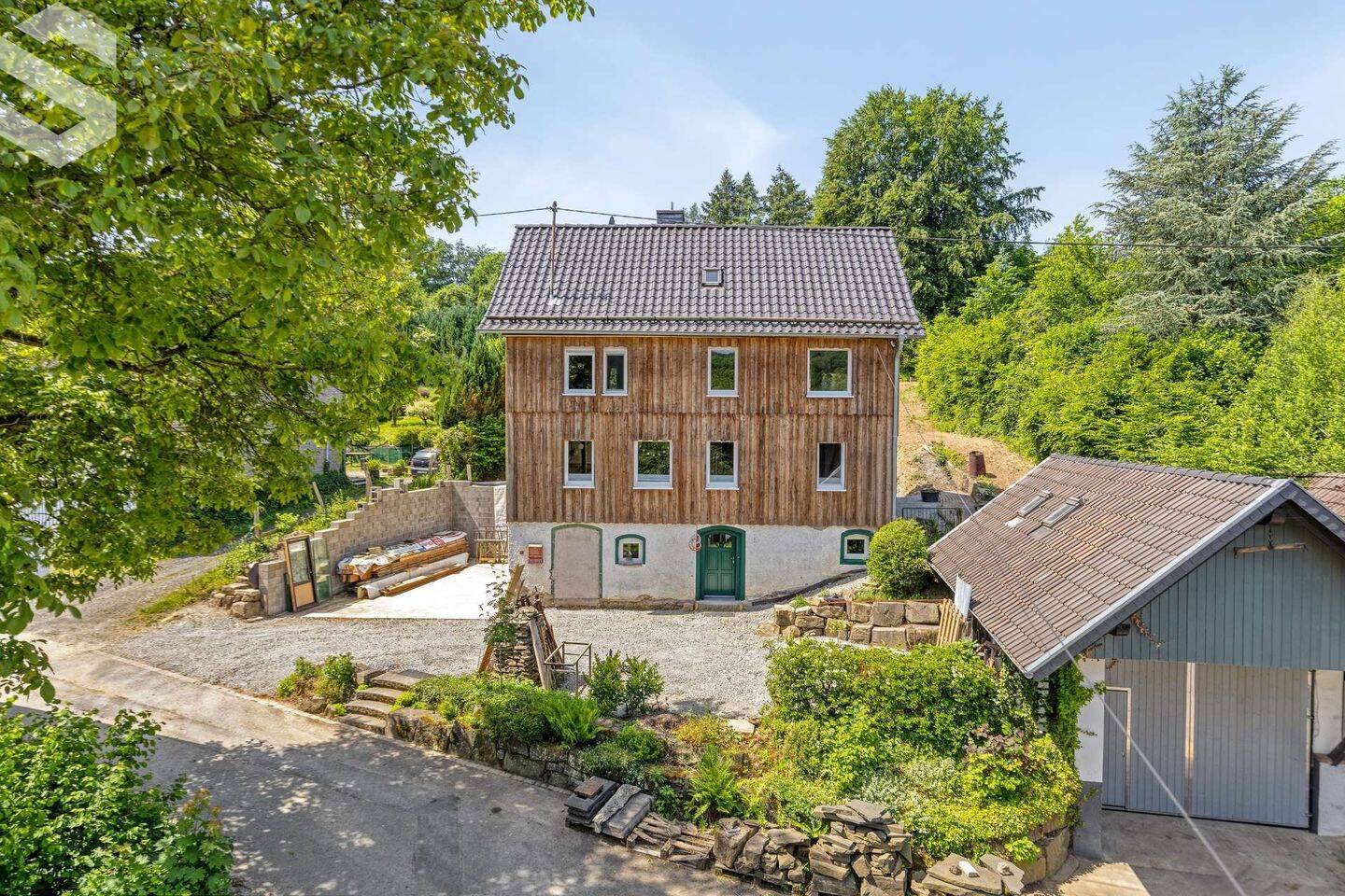Kernsaniertes Fachwerkhaus mit großem Grundstück in Morsbach-Überasbach, 51597 Morsbach
