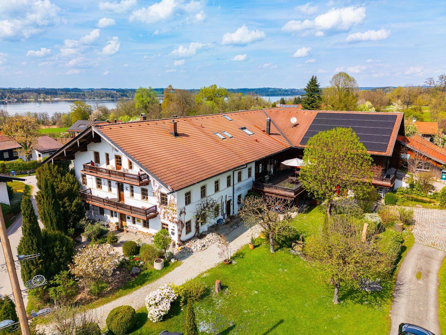 Der Summerer-Hof: Historischer Itakerhof mit Berg- und Seeblick im Chiemgau, 83083 Riedering