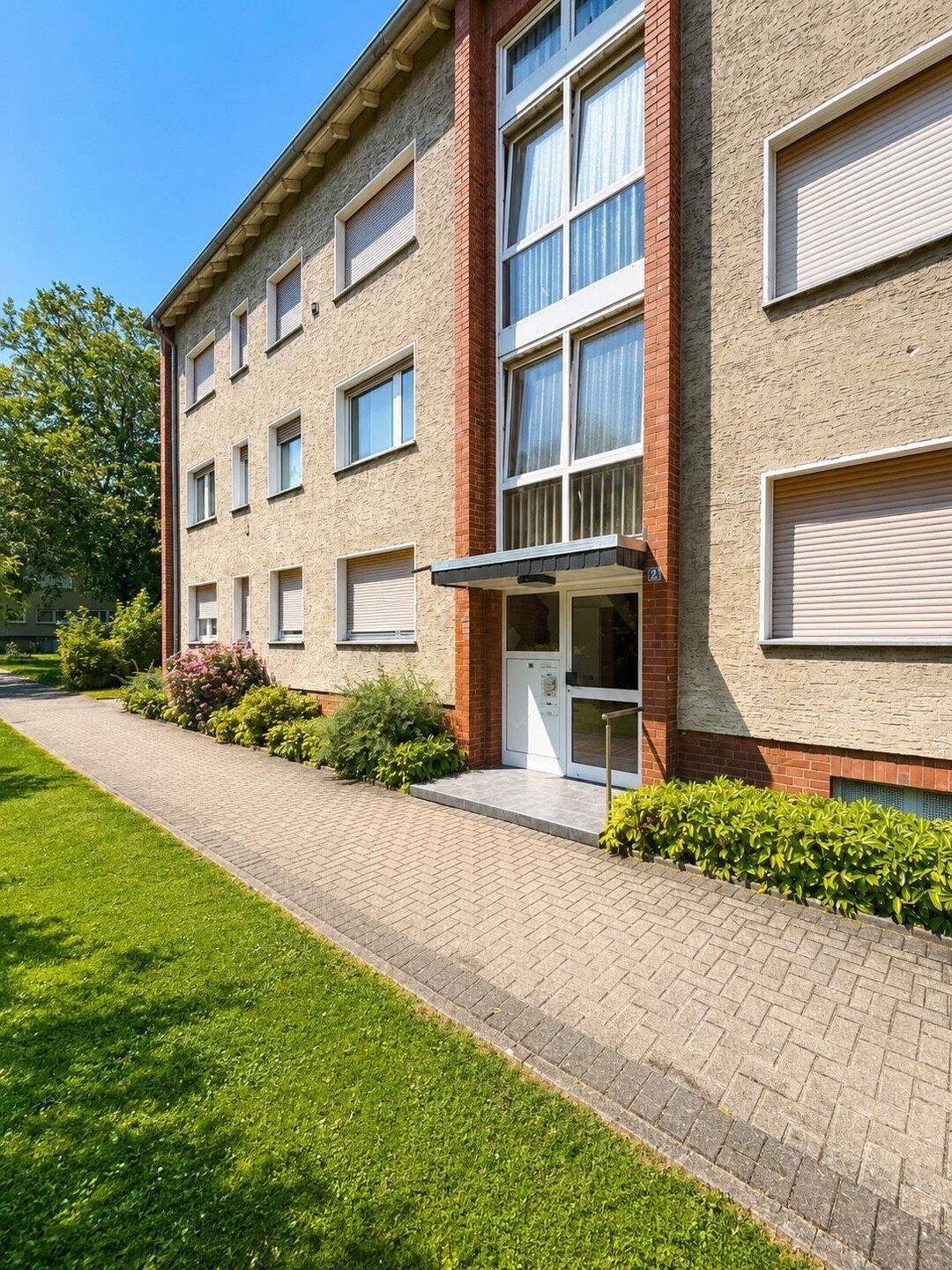 -von privat- Attraktive 4-Zimmer-Eigentumswohnung mit Balkon und Carport in Neubeckum, 59269 Beckum