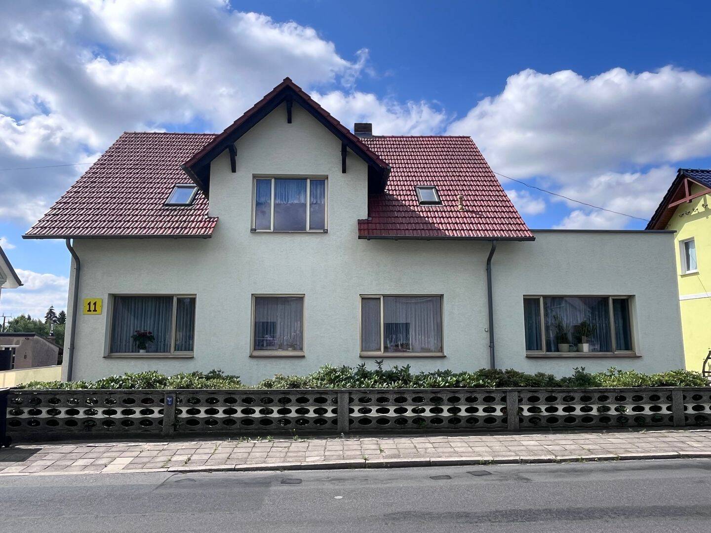 Viel Platz zum Leben, Genießen und Wohlfühlen – großzügiges Einfamilienhaus mit Nebengebäude und traumhaftem Garten in Tröbitz!, 3253 Tröbitz