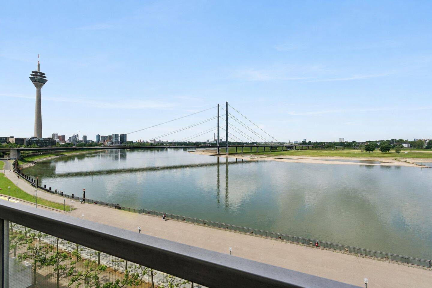 Ausnahmeimmobilie mit sensationellem Ausblick wartet auf individuelle Gestaltung, 40213 Düsseldorf