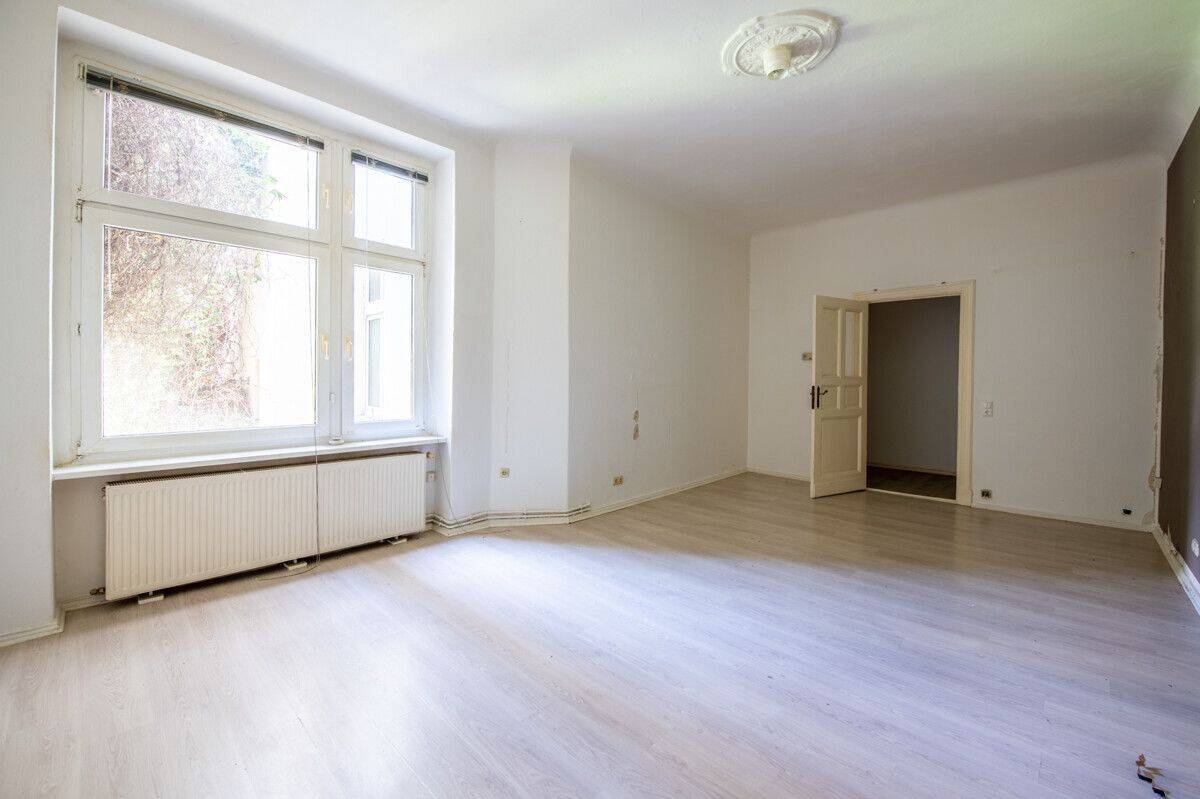 Bezugsfrei: Großzügige 1-Zimmer-Altbauwohnung mit Parkett & Stuck im ruhigen Hinterhaus, 13353 Berlin (Mitte Charlottenburg-Nord Gesundbrunnen Tiergarten Wedding)