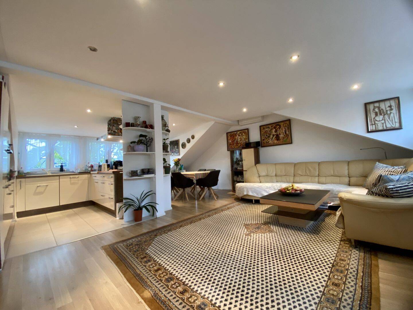 Exklusives Wohnen unterm Dach – DG-Wohnung mit Balkon, EBK & 3 Parkplätzen, 70565 Stuttgart (Dürrlewang Fasanenhof Möhringen Rohr Vaihingen)