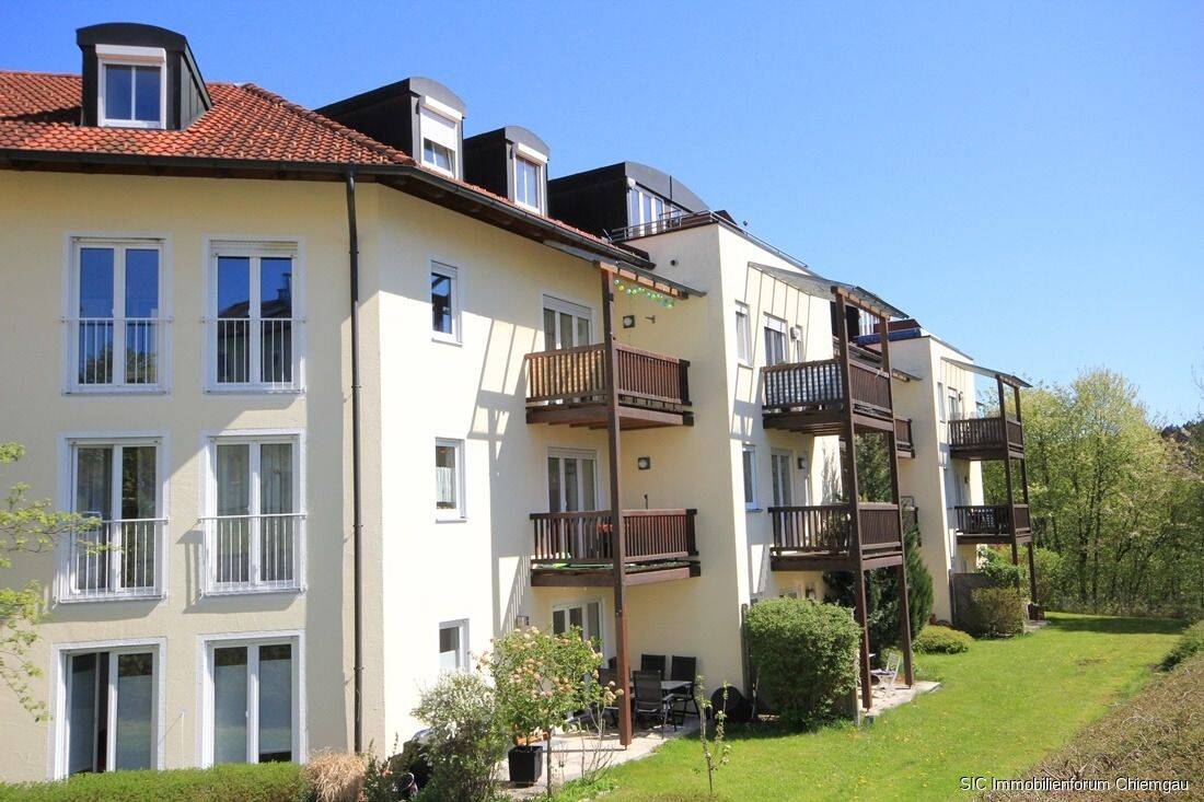 1,5 Zi. Wohnung mit Balkon in ruhiger und sonniger Wohnlage in Traunstein, inkl. KFZ-Stellplatz, 83278 Traunstein