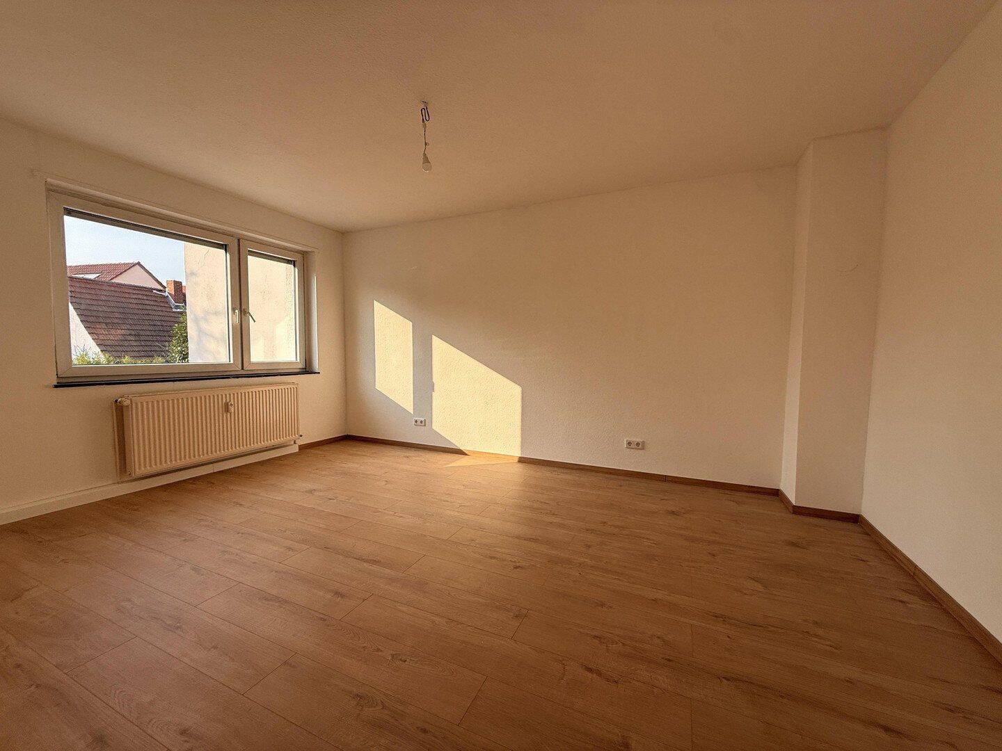Erstbezug nach Renovierung: 2 Zimmer, neue Einbauküche, Loggia und Gartenmitbenutzung, 67061 Ludwigshafen am Rhein (Mitte Süd)