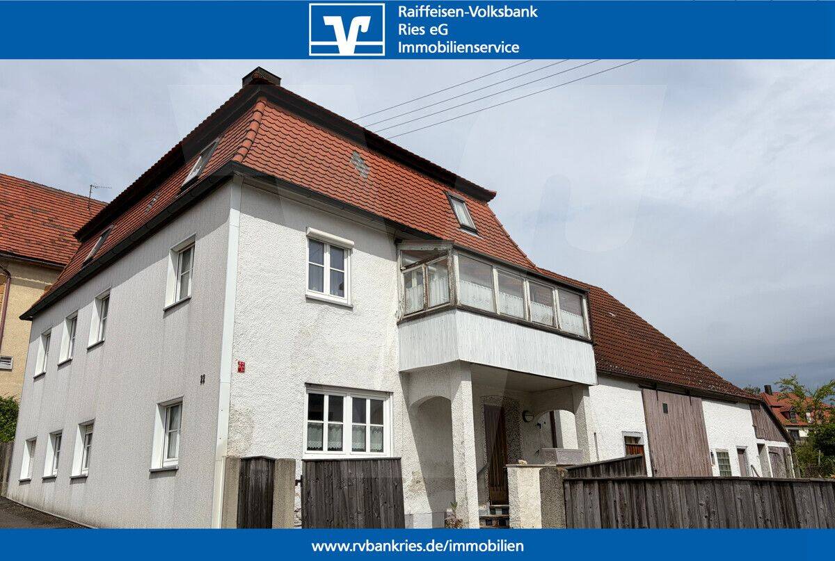Charaktervolles Ensembleschutz-Anwesen mit Nebengebäuden und Garten, 86757 Wallerstein