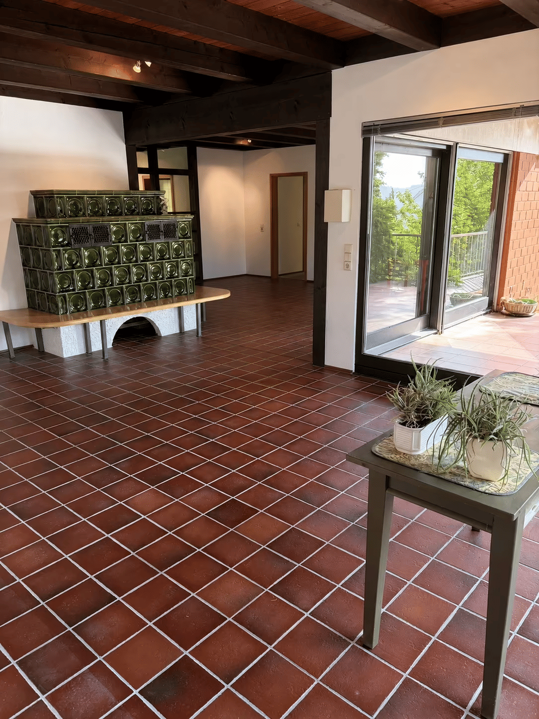 Wohnen im Grünen: Großzügige 5-Zimmer-Wohnung mit Kachelofen, Garten und Waldblick, 66663 Merzig
