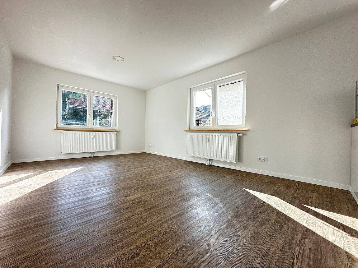 Schicke, gepflegte 3-Zimmer-Erdgeschoss-Wohnung mit moderner Einbauküche, 96269 Großheirath