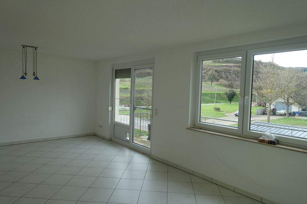 3-Zimmer-OG-Wohnung mit Einbauküche, Balkon und Carport in ruhiger Wohnlage, 79346 Endingen am Kaiserstuhl