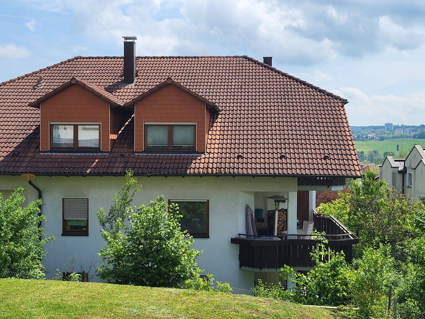Attraktive 4-Zimmer-Etagenwohnung mit Kamin, großem Balkon, Aussicht ins Grüne & Tiefgaragenstellplatz, 75177 Pforzheim (Katharinenthalerhof Eutingen Nordstadt Nordweststadt Oststadt)