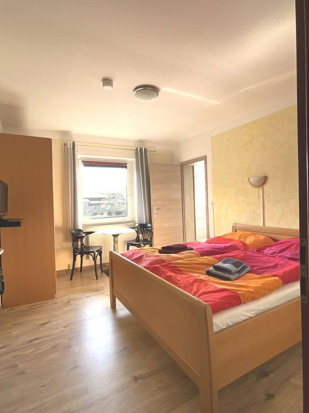Vielseitige Immobilie mit ca. 1.200 m² im Knüllwald – perfekt für Seminare und Monteure., 34593 Knüllwald
