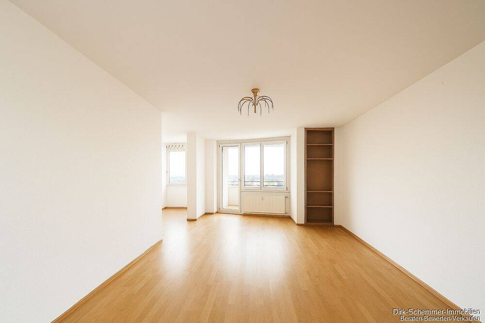Vermietete 3-Zimmer-Wohnung mit erheblichem Wertanstieg in absehbarer Zukunft, 79114 Freiburg im Breisgau (Betzenhausen Haslach Sankt Georgen Stühlinger Weingarten)