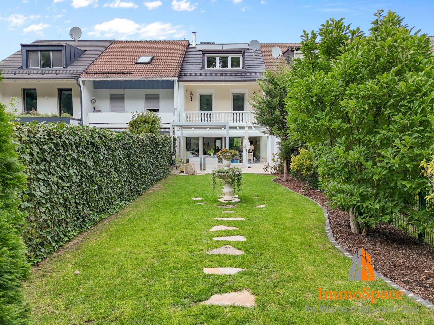 *** LUXUS PUR! inkl. Garten, Einbauküche, Kamin, 2 TG, 2 Saunen uVm.***, 81735 München (Berg am Laim Ramersdorf-Perlach Trudering-Riem)