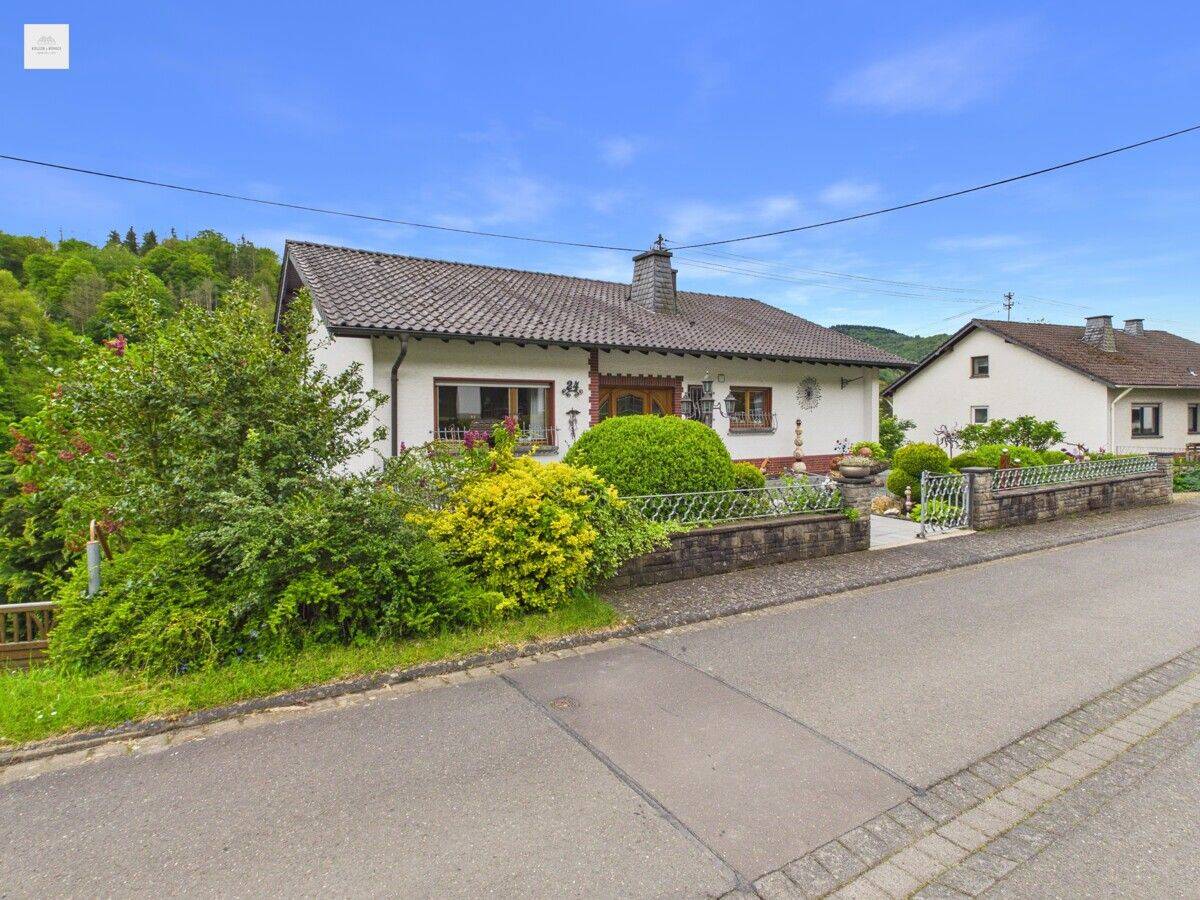 Charmantes Einfamilienhaus mit durchdachter Raumaufteilung in naturnaher Lage, 53506 Kesseling