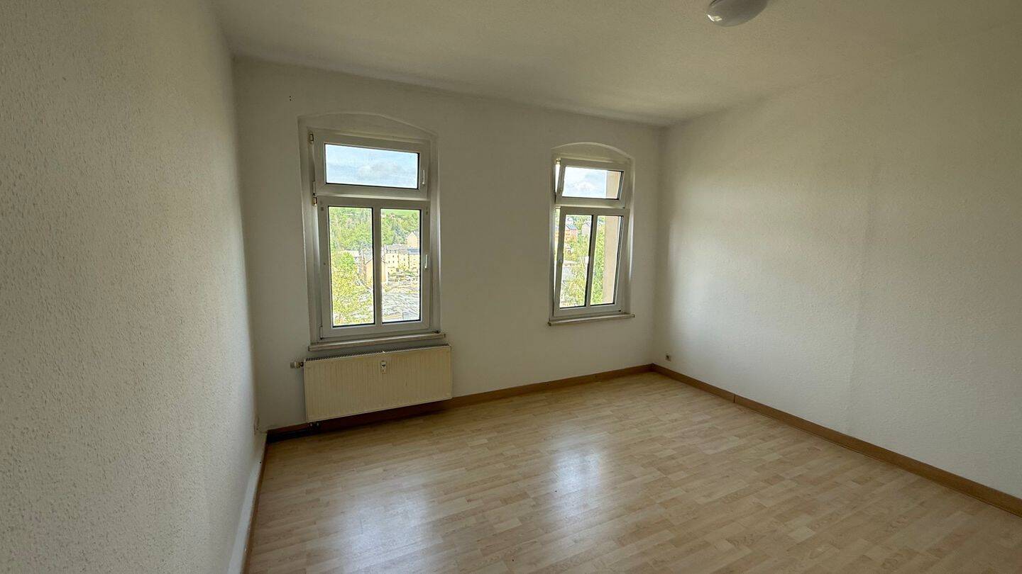 Sehr schöne und sanierte 2-Raum-Wohnung in Greiz in der Nähe vom Edeka Center und Aldi, 7973 Greiz