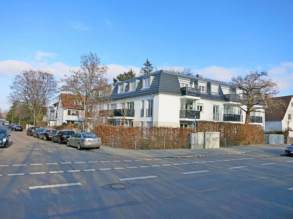 Kuschelige, Top geschnittene 2 Zimmer – Wohnung mit hochwertiger Einbauküche, großen Balkon und XXL-TG-Stellplatz, vis-a-vis Michaelibad, 81671 München (Au-Haidhausen Berg am Laim Ramersdorf-Perlach)