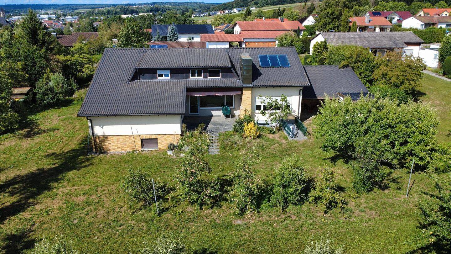 Familienwohnsitz mit Vermietungspotenzial und großzügigem Grundstück, 88255 Baienfurt