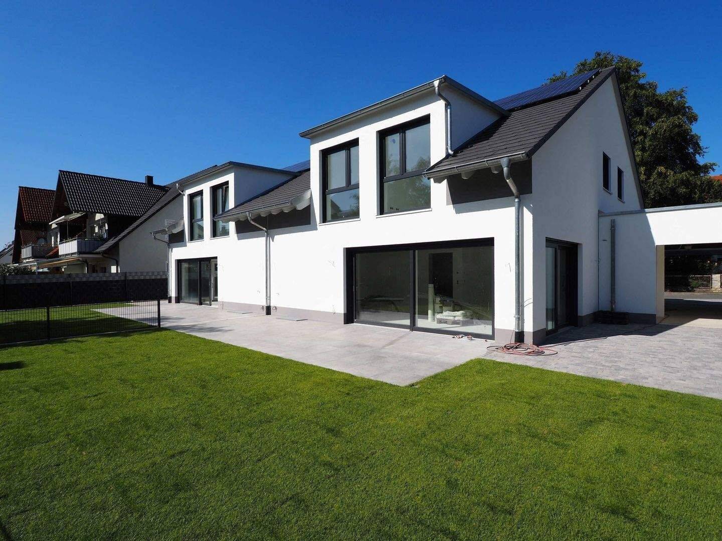 Exclusive Architekten-Doppelhaushälfte mit Luft-Wärmepumpe und Photovoltaikanlage Feucht, 90537 Feucht