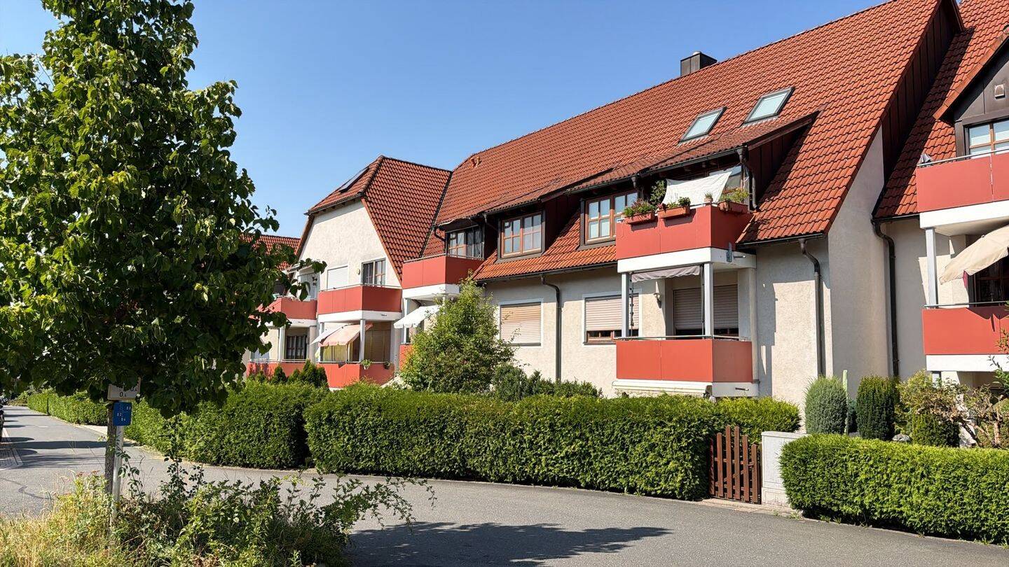 Bezugsfreie 2-Zimmer-DG-Wohnung in Altenplos, 95500 Heinersreuth