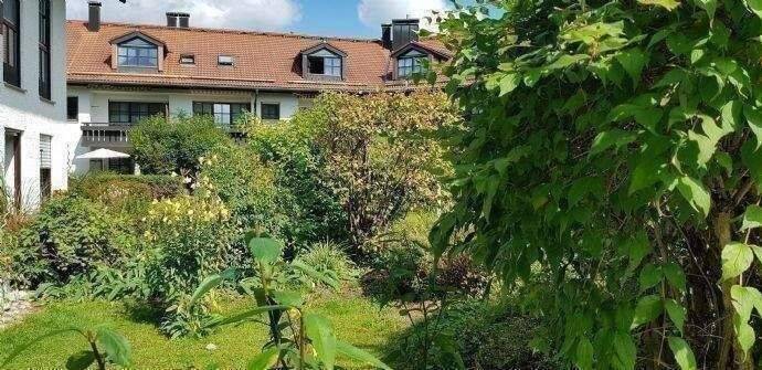 4-Zimmer. 2 Bäder. Ost- und West-Balkon. Wohnen im Innenhof, Wohngebäude mit sechs Wohnungen, 1. Obergeschoß. 2 TG-Stellplätze, 82515 Wolfratshausen
