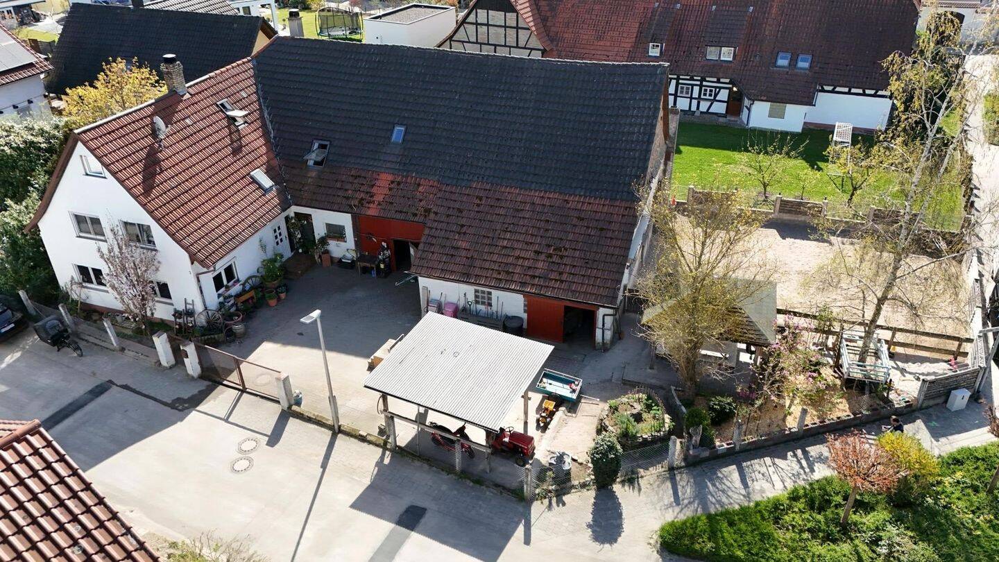 Charmantes Sanierungsobjekt mit Stall & Koppel – vielseitiges Anwesen in Rheinau, 77866 Rheinau