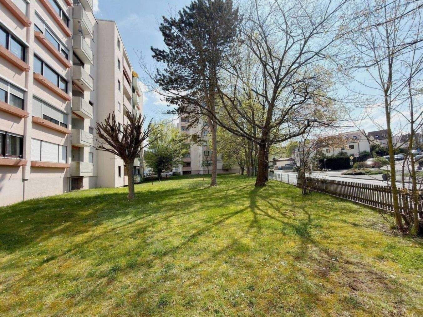 Zirndorf-Weiherhof ~ Helle 2-Zimmer-Wohnung mit Balkon, Aufzug & Stellplatz in gepflegter Wohnanlage, 90513 Zirndorf