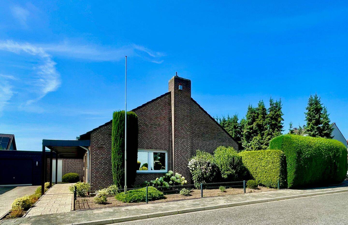 „Exklusiver Bungalow mit Indoor-Pool auf traumhaftem Grundstück“, 41363 Jüchen