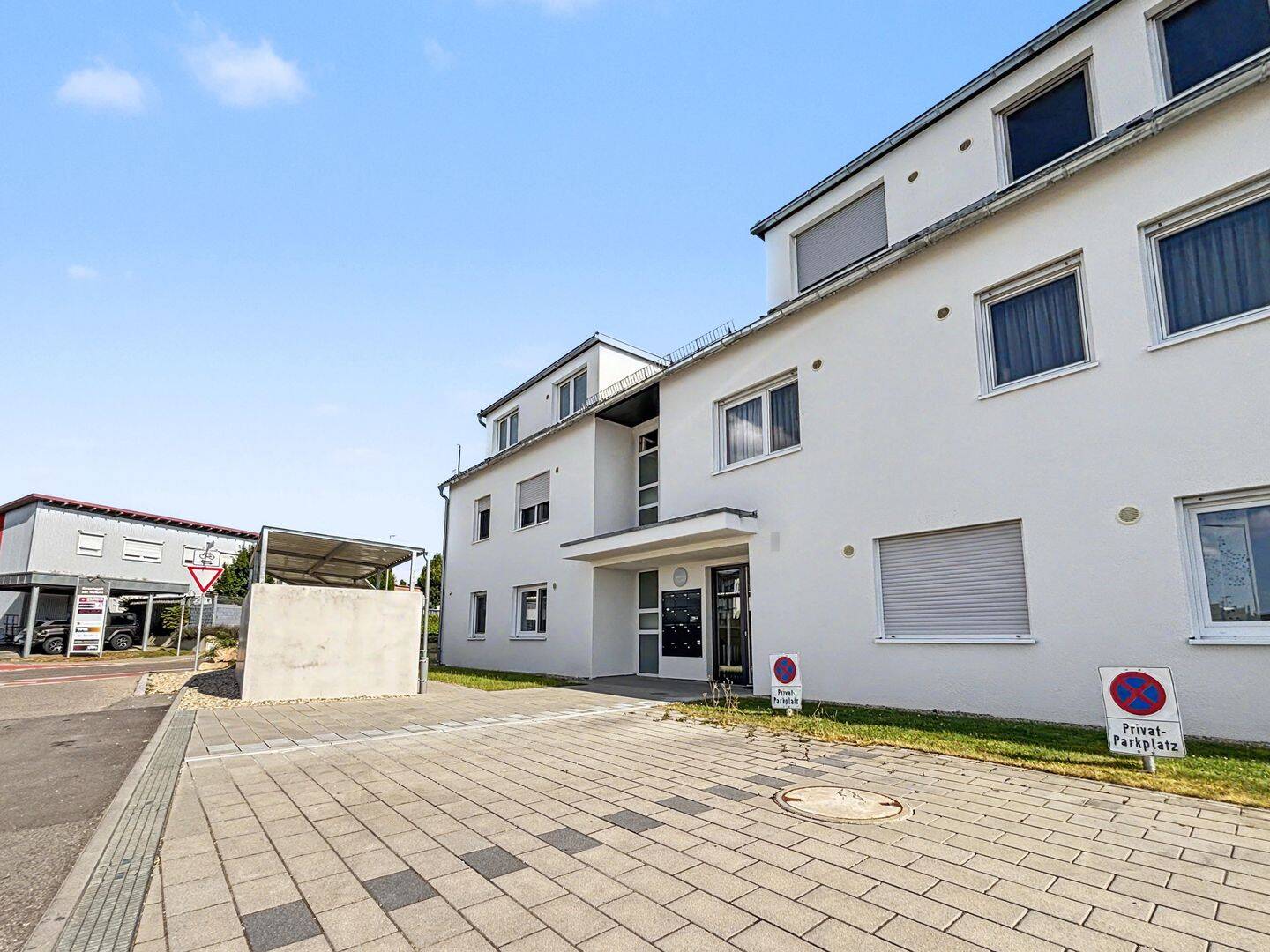 Moderne 5-Zimmer-Eigentumswohnung mit Balkon, Aufzug und 2 Tiefgaragenstellplätzen in Bissingen, 73266 Bissingen an der Teck