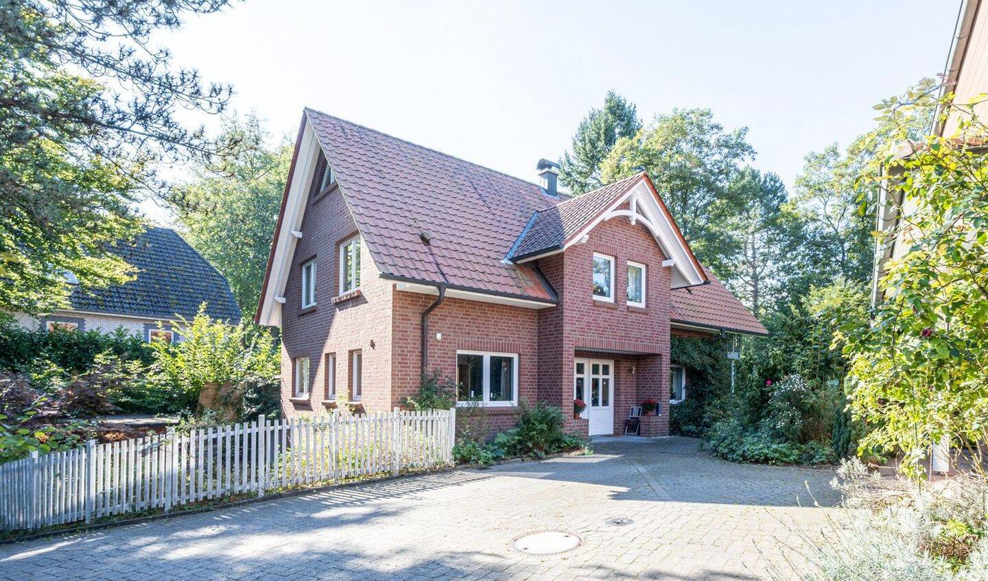 Idyll trifft Platzwunder: Das perfekte Einfamilienhaus für die große Familie, 21149 Hamburg (Harburg Hausbruch Neugraben-Fischbek)