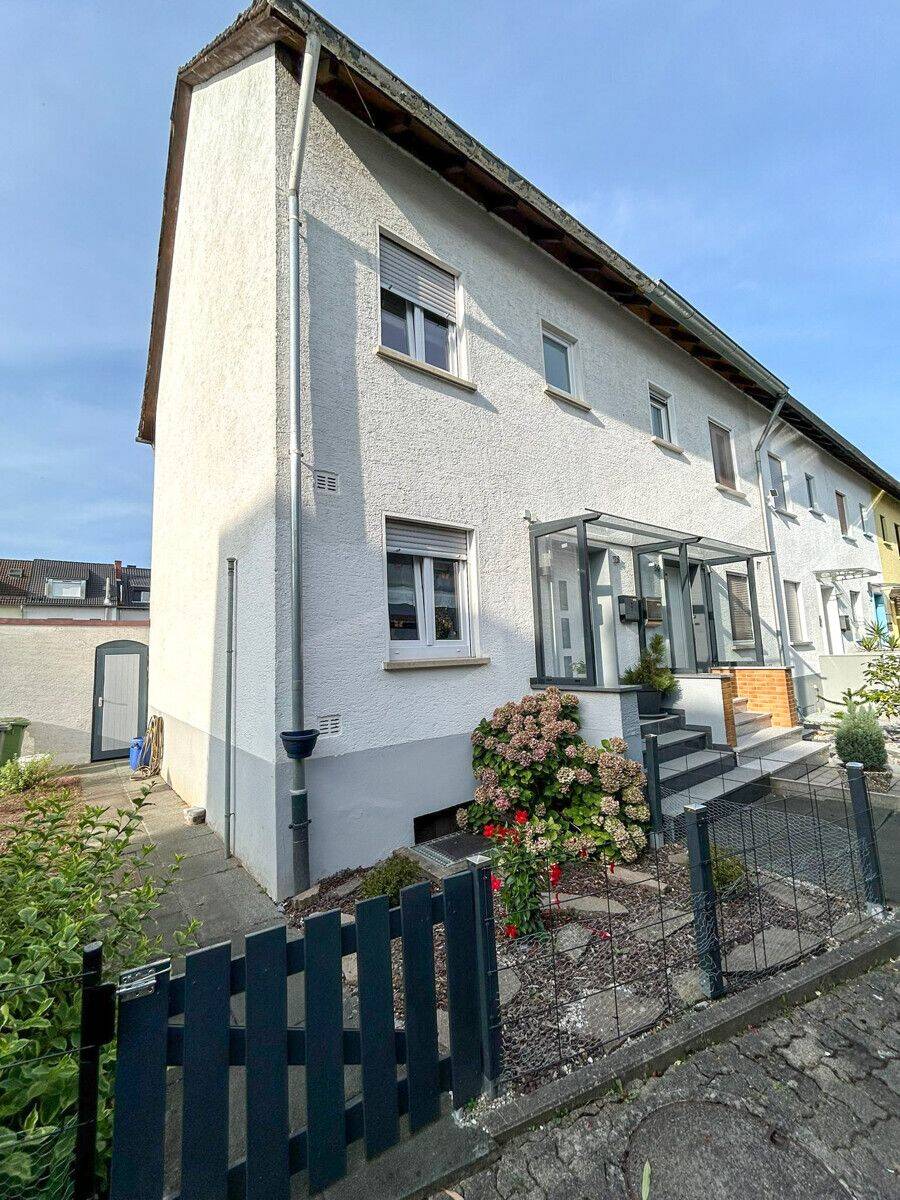 Charmantes Reiheneckhaus mit Garten, Garage & 3 Stellplätzen in Ettlingen, 76275 Ettlingen