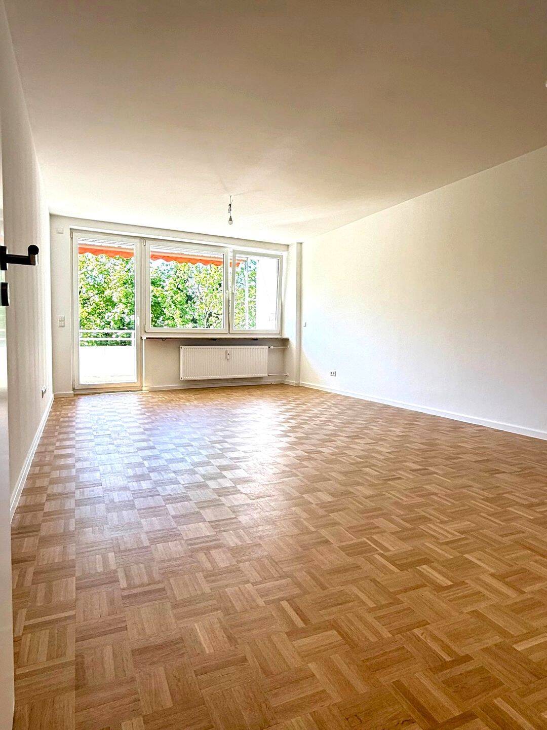 Erstbezug nach Kernsanierung: Helle 3-Zimmer-Wohnung mit Balkon & EBK in ruhiger Lage nahe U-Bahn, 80809 München (Milbertshofen-Am Hart Neuhausen-Nymphenburg Schwabing-West)