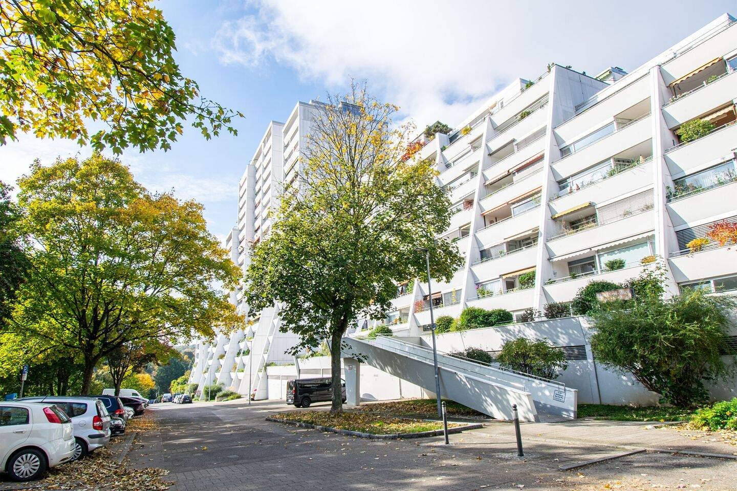 Traumhafte Aussichten – große 4,5-Zimmerwohnung mit 2-Tiefgaragenstellplätzen, 70437 Stuttgart (Freiberg Mönchfeld Rot Zazenhausen Zuffenhausen)