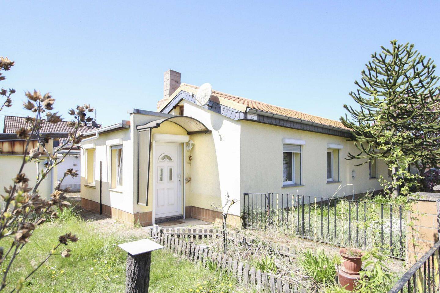 Einfamilienhaus mit großem Entwicklungspotenzial und Nebengebäuden in Groß Ammensleben, 39326 Niedere Börde