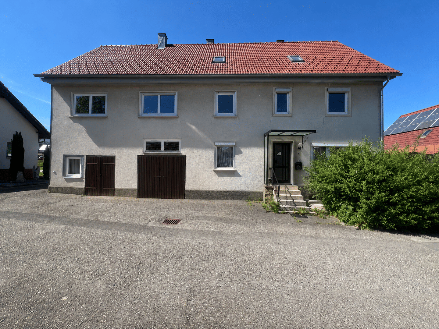 Provisionsfrei! Zweifamilienhaus mit zusätzlichem Ausbaupotenzial!, 72351 Geislingen