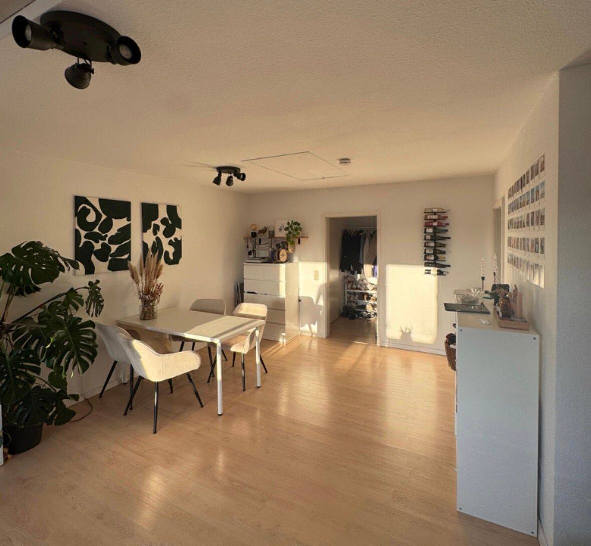 Helle 2-Zimmer-Dachgeschosswohnung – mit Westbalkon, TG-Stellplatz und Einbauküche – in Baden-Baden-Haueneberstein, 76532 Baden-Baden
