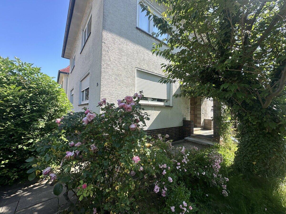 Gepflegtes Mehrfamilienhaus mit 3 Wohneinheiten, laufender Modernisierung und attraktiver Mieteinnahme!, 34134 Kassel (Niederzwehren Oberzwehren Süsterfeld/Helleböhn)