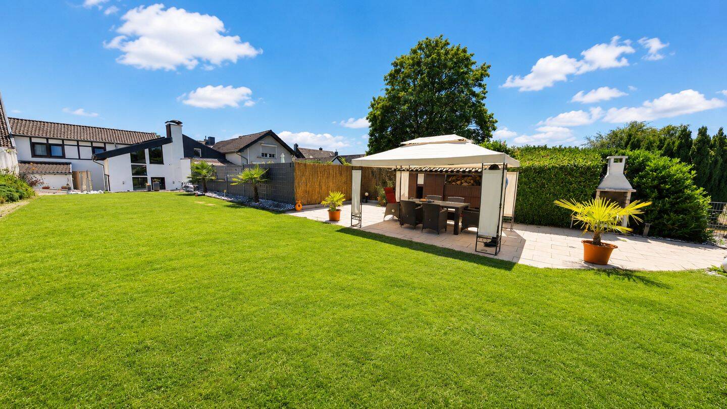 Charaktervolles Anwesen mit großem Garten, Doppelgarage und vielseitigem Nutzungspotenzial, 52223 Stolberg (Rhld.)