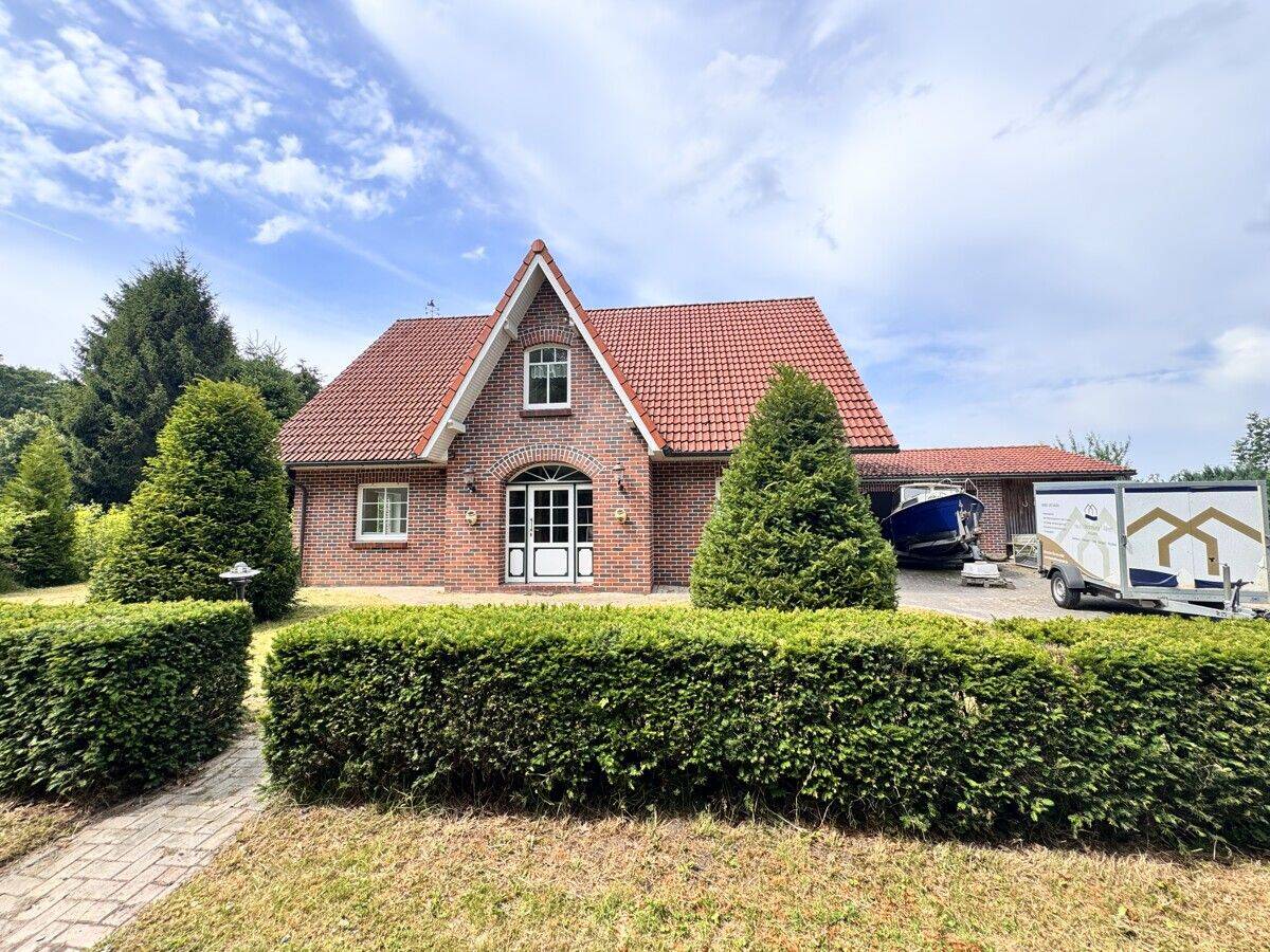 Traumhaus mit zwei Wohneinheiten, Doppelgarage und Feldblick nahe Dangast, 26316 Varel