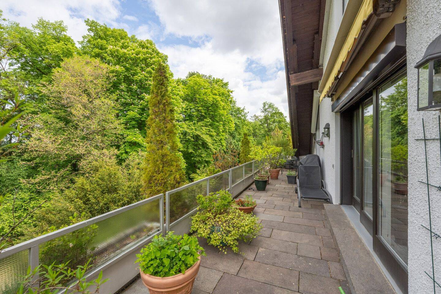 AIGNER – Dachterrasse am Isarhochufer: Maisonettewohnung in priviligierter Lage in Harlaching, 81545 München (Untergiesing-Harlaching)