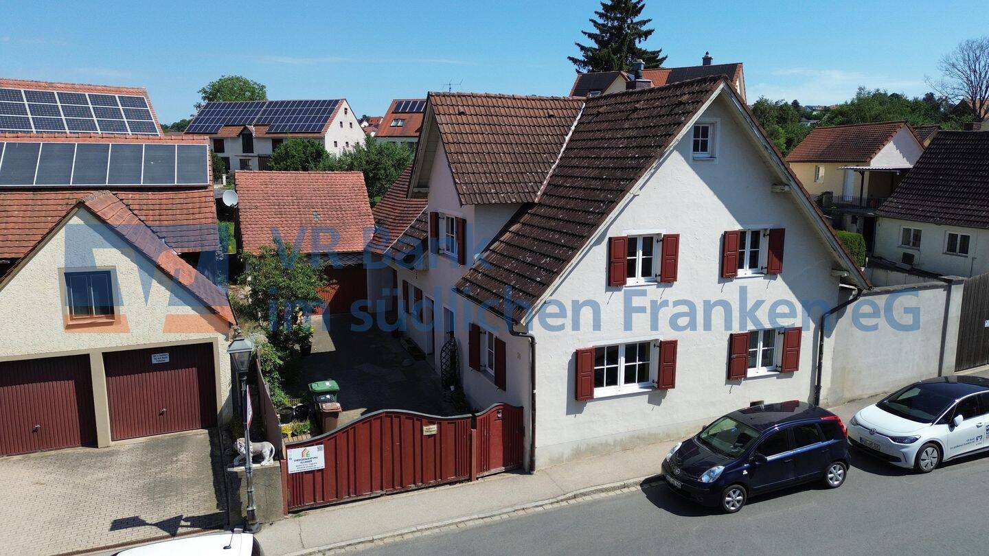 Einfamilienhaus mit Scheune und Potenzial in Ellingen, 91792 Ellingen