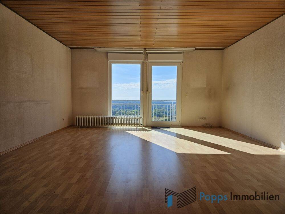 Großes doppelt unterkellertes Einfamilienhaus mit traumhaftem Blick über die Skyline Frankfurts, 65779 Kelkheim (Taunus)