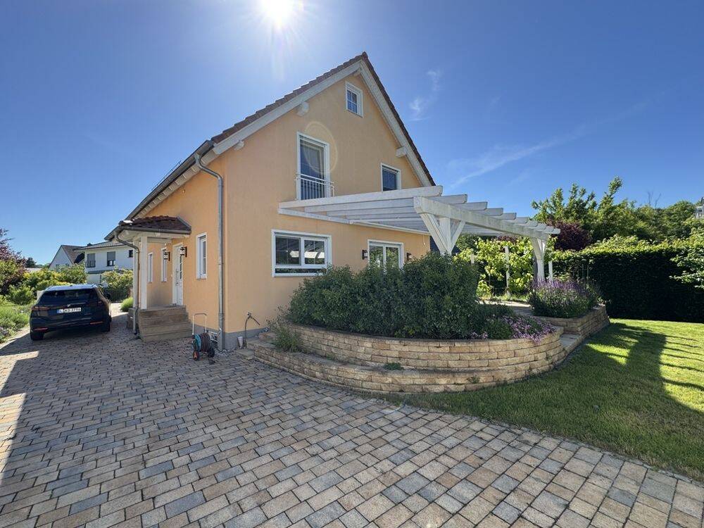 Modern wohnen, vielseitig nutzen – Einfamilienhaus mit Praxis und Doppelgarage, 4425 Taucha