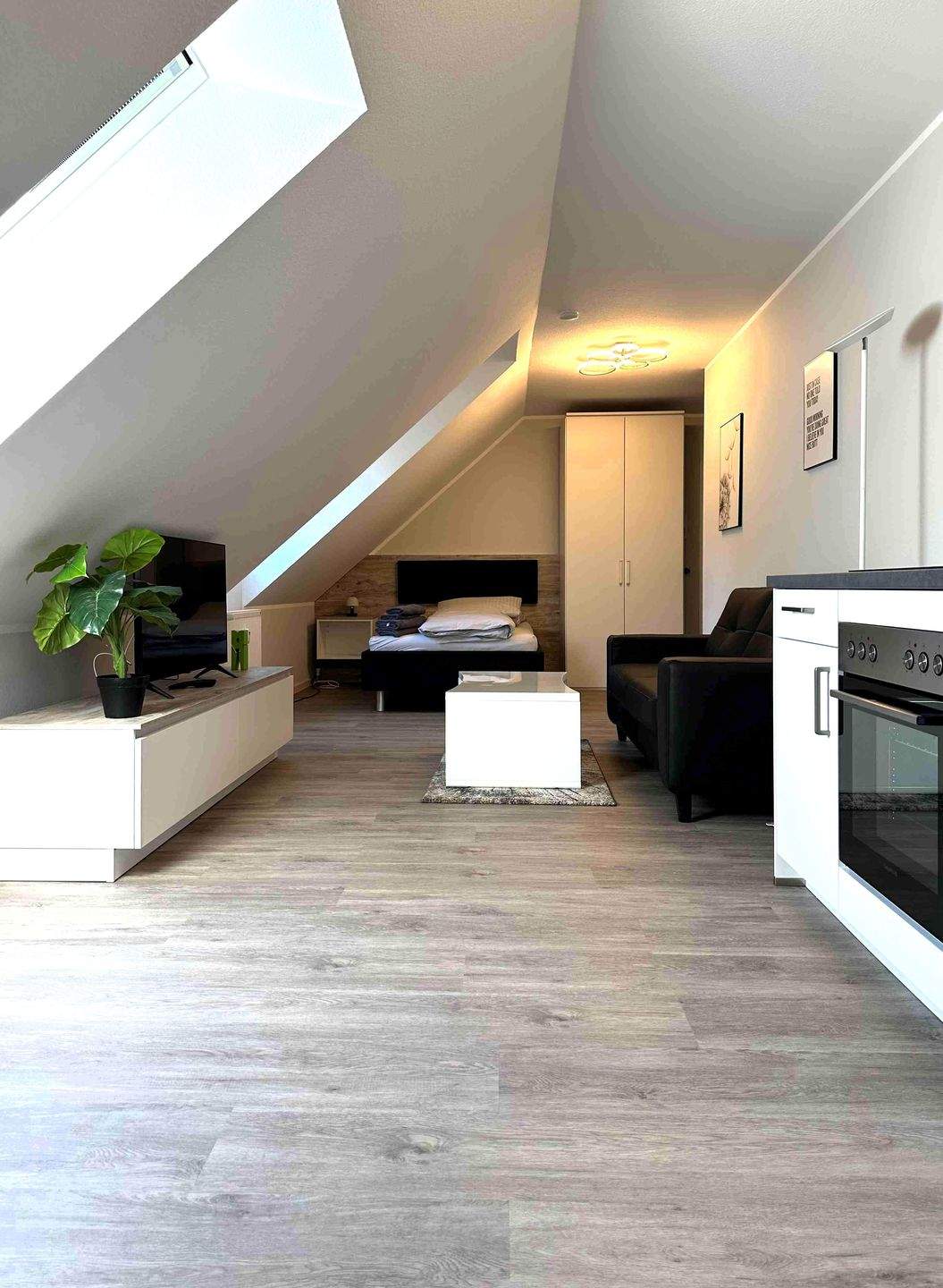 Wohnliches 1-Zimmer-Apartment, renoviert, bequem & wohnlich ausgestattet, zentral in AB, 63743 Aschaffenburg (Gailbach Innenstadt Obernau Obernauer Kolonie Schweinheim)